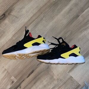 Nike Huarache the extra smile women’s size 8.5
